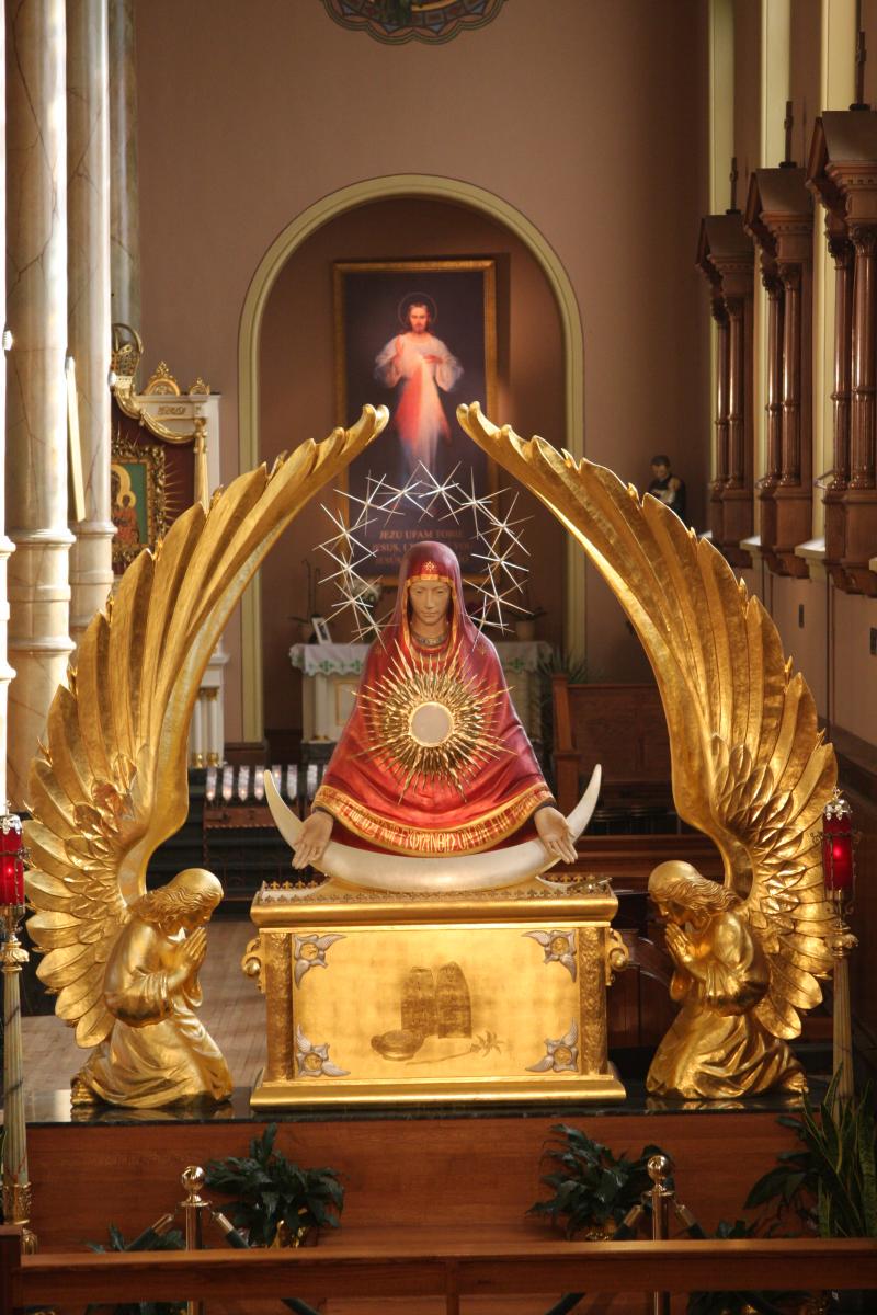 art-and-liturgy-monstrance-of-our-lady-of-the-sign-seat-of-mercy-st-stanislaus-kostka-chicago-illinois1-1
