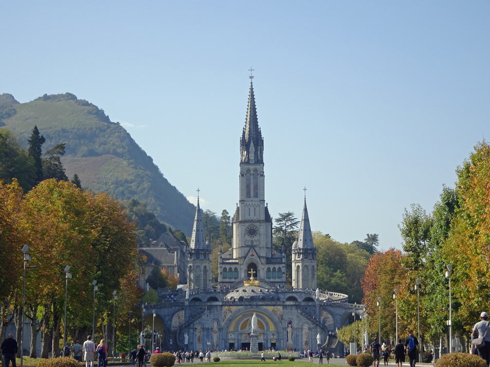LOURDES : A HEALING JOURNEY FOR THE SOUL - William Henry